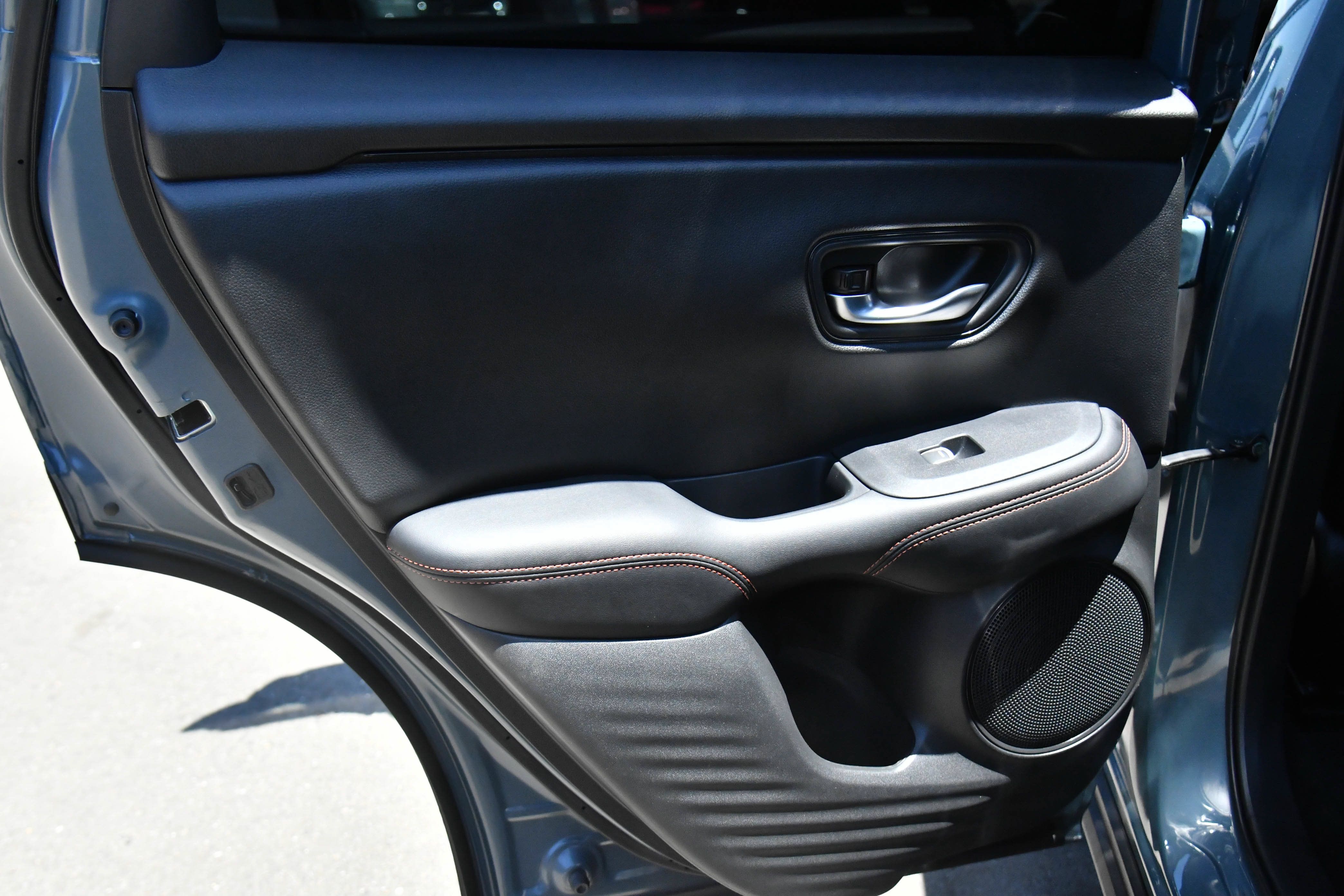 Used 2025 Honda HR-V Sport image 32