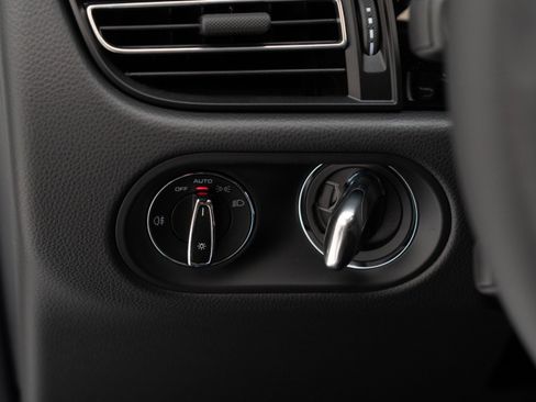 New 2026 Porsche Macan Turbo image 32