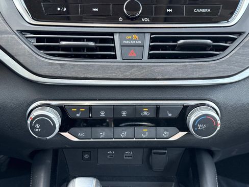 Used 2023 Nissan Altima 2.5 SV w/ SV Premium Package image 12