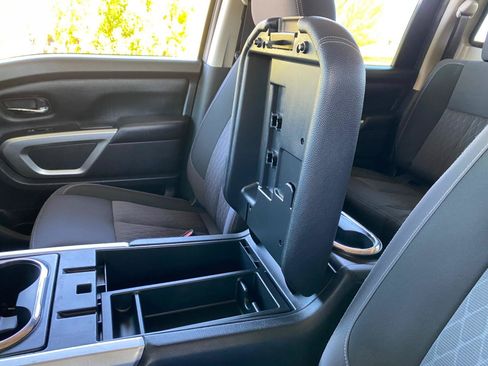 Used 2021 Nissan Titan SV w/ SV Convenience Package RWD image 48