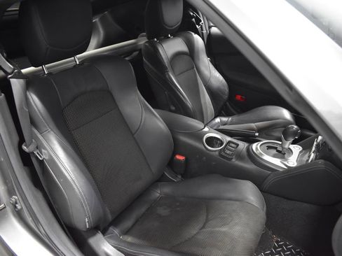 Used 2011 Nissan 370Z Touring w/ Sport Pkg image 13