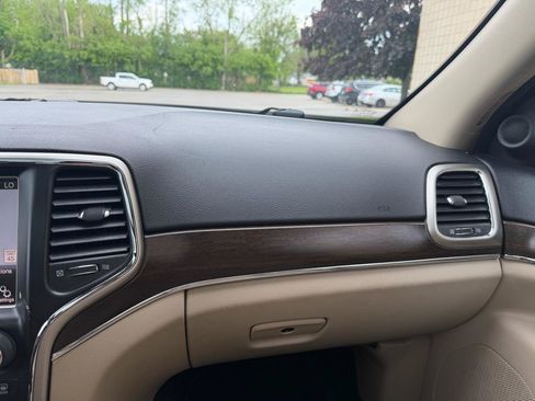 Used 2015 Jeep Grand Cherokee Limited w/ Luxury Group II AWD/4WD image 28