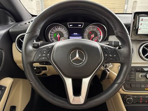 Used 2014 Mercedes-Benz CLA 250 image 12