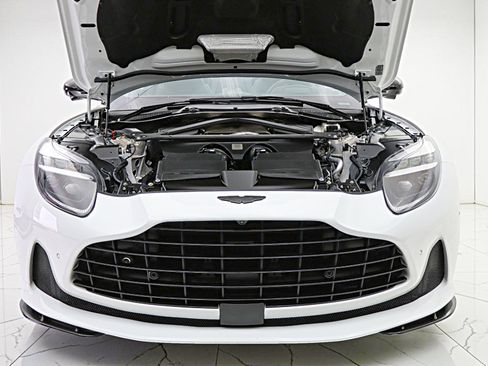 Used 2024 Aston Martin DB12 Convertible RWD image 34