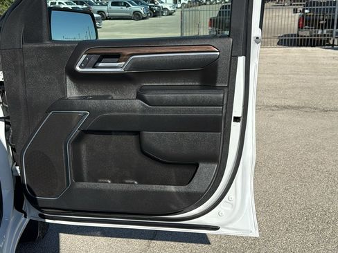 Used 2025 Chevrolet Silverado 1500 LT image 26