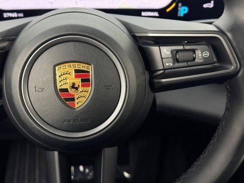 Used 2022 Porsche Taycan image 20