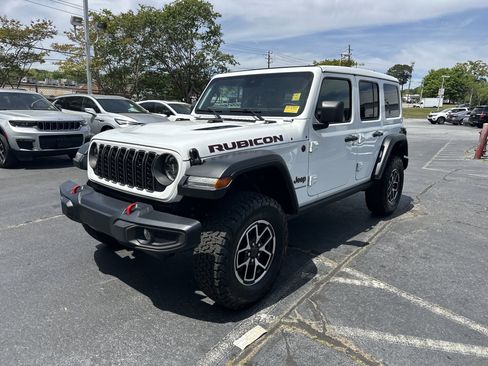 Used 2025 Jeep Wrangler Unlimited Rubicon w/ Convenience Group image 5