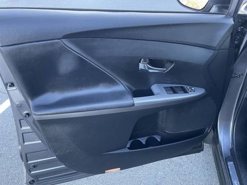 Used 2015 Toyota Venza LE image 10