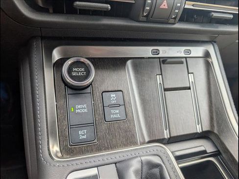 Used 2024 Lexus GX 550 w/ Accessory Package (2T) AWD/4WD image 16