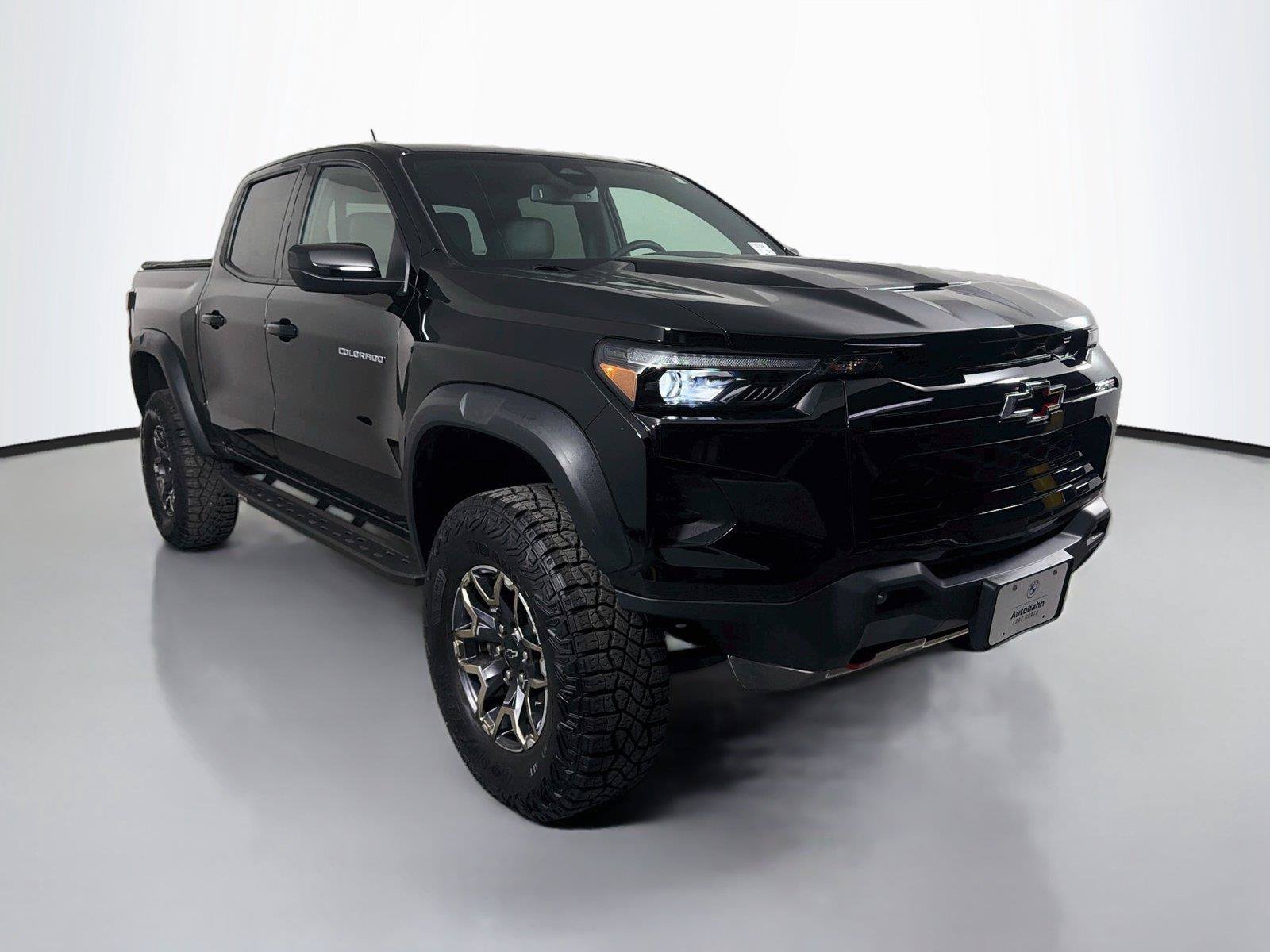 Used 2024 Chevrolet Colorado ZR2 w/ ZR2 Convenience Package III AWD/4WD image 3