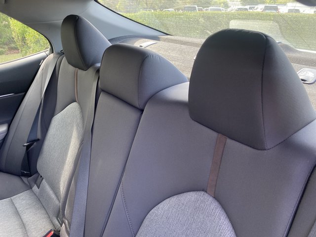 Used 2018 Toyota Camry LE FWD image 11