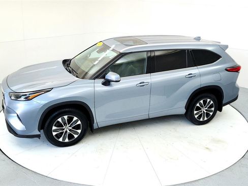 Used 2022 Toyota Highlander XLE image 14