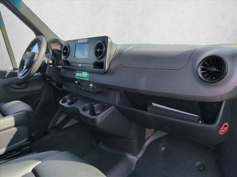 Used 2024 Mercedes-Benz Sprinter 2500 image 21