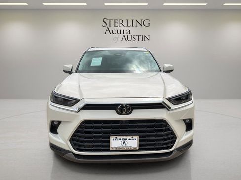 Used 2024 Toyota Grand Highlander AWD image 3