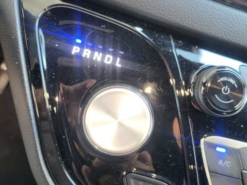 Used 2025 Chrysler Pacifica Select FWD image 6