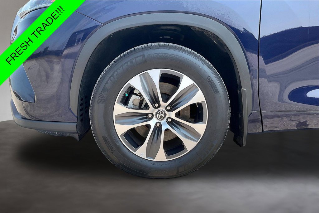 Used 2021 Toyota Highlander XLE AWD/4WD image 34