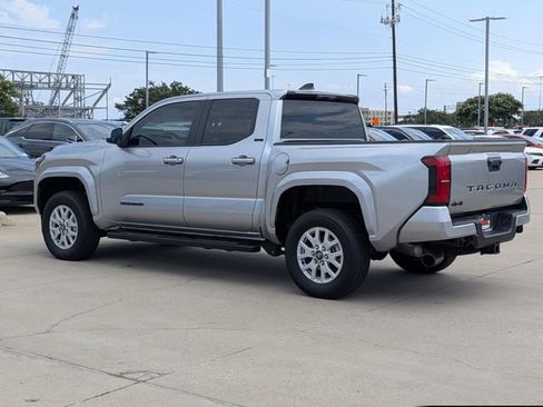 Used 2025 Toyota Tacoma SR5 AWD/4WD image 9