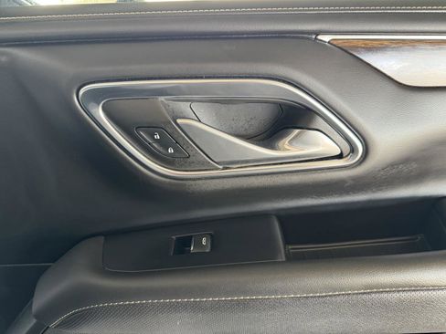 Used 2023 Chevrolet Suburban Premier image 41