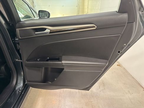 Used 2015 Ford Fusion SE w/ Equipment Group 202A image 39