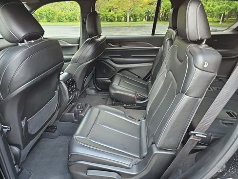 Used 2024 Jeep Grand Cherokee L Limited AWD/4WD image 17