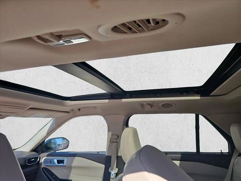 Used 2020 Ford Explorer Platinum image 22