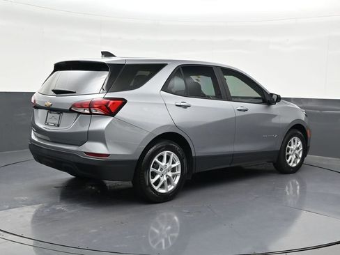Used 2023 Chevrolet Equinox LS FWD image 5