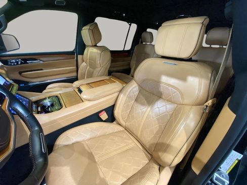 Used 2022 Jeep Grand Wagoneer Series III w/ Flexible Seating Group image 17