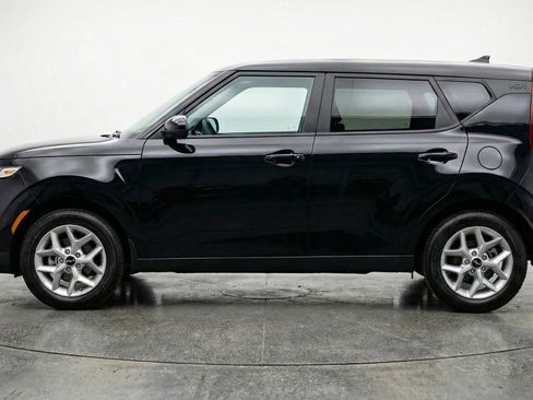 Used 2025 Kia Soul LX w/ LX Technology Package FWD image 5