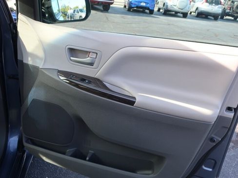 Used 2015 Toyota Sienna XLE Premium image 22