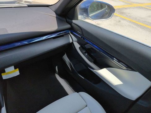 New 2026 BMW i5 eDrive40 w/ Premium Package image 17