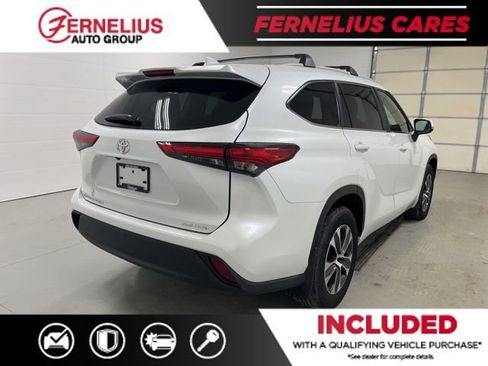 Used 2023 Toyota Highlander XLE AWD/4WD image 8