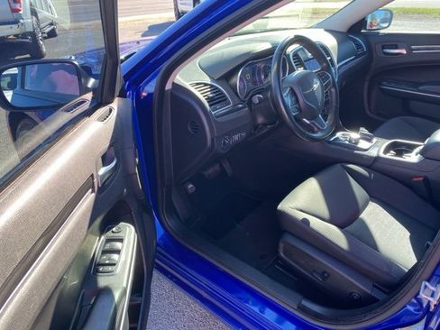Used 2020 Chrysler 300 Touring w/ Sport Appearance Package image 9