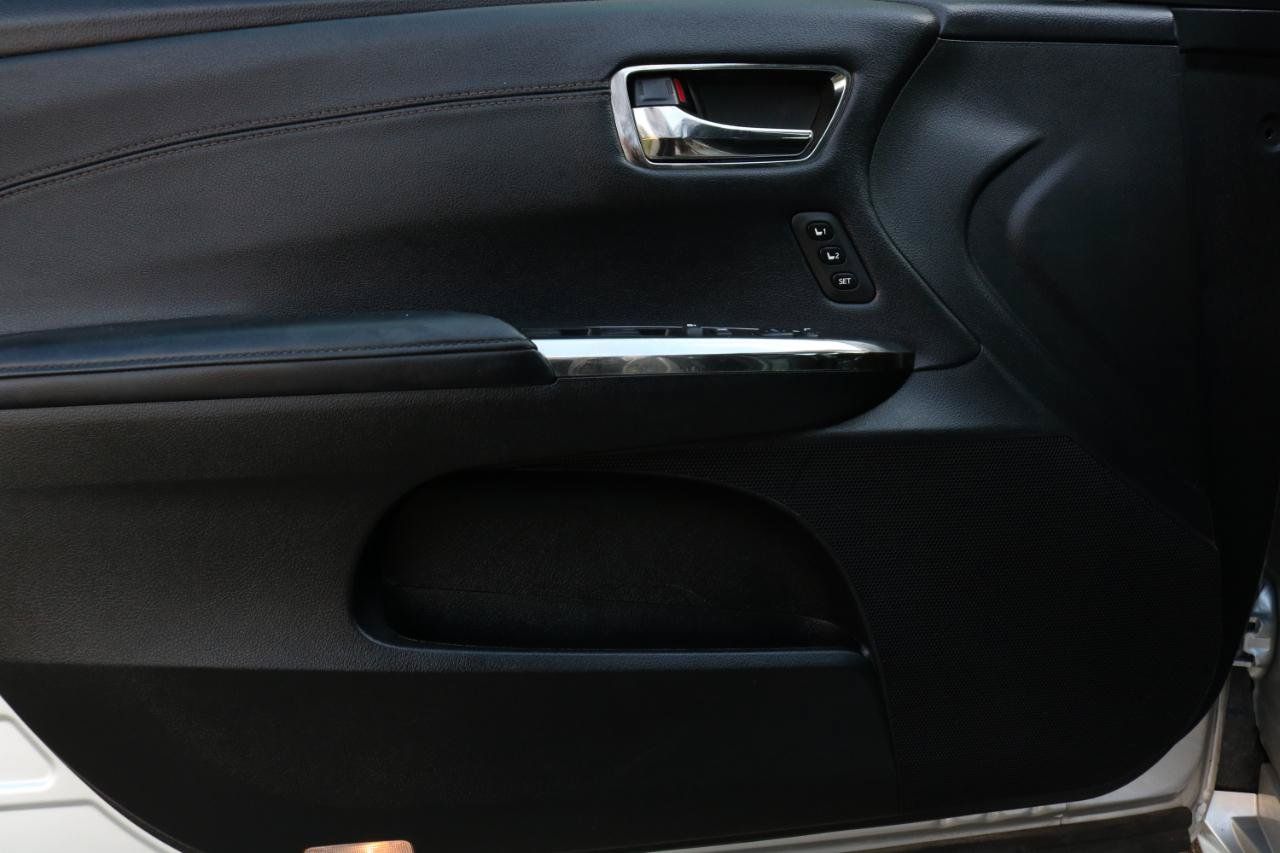 Used 2013 Toyota Avalon Limited FWD image 14
