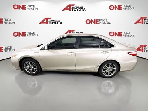 Used 2015 Toyota Camry SE w/ Moonroof Package image 4