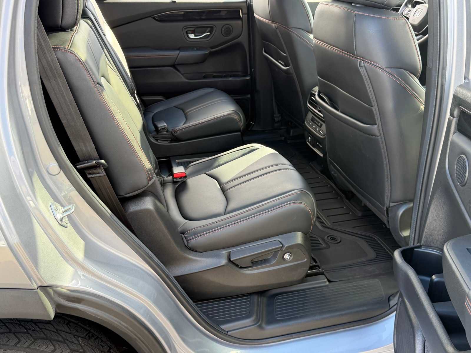 Used 2024 Honda Pilot TrailSport image 28