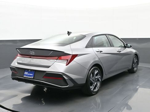 Certified 2025 Hyundai Elantra Sport image 4