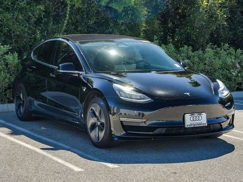 Used 2019 Tesla Model 3 Standard Range image 3