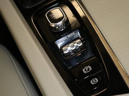 Used 2019 Volvo XC60 T5 Momentum w/ Premium Package image 40