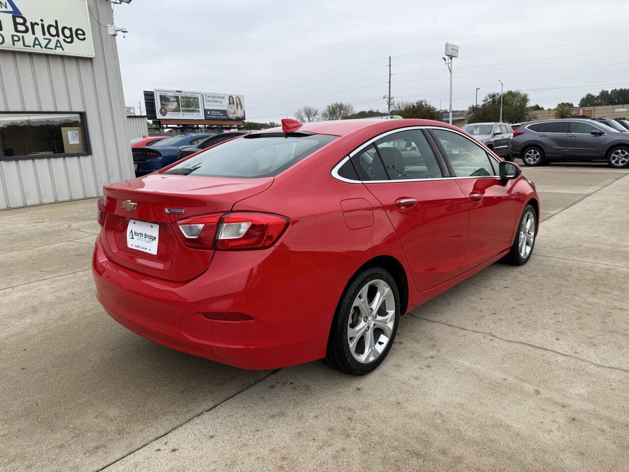 Used 2018 Chevrolet Cruze Premier FWD image 4