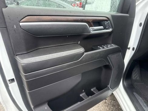 Used 2025 GMC Sierra 1500 SLT image 25