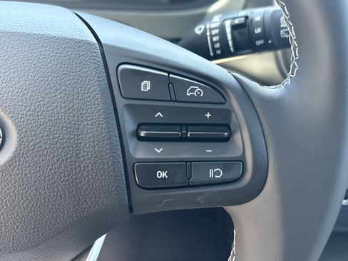 New 2025 Hyundai Venue SEL image 24