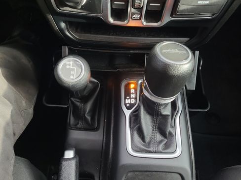Used 2023 Jeep Gladiator Sport AWD/4WD image 21