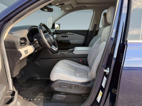 Used 2025 Honda Pilot Touring image 9