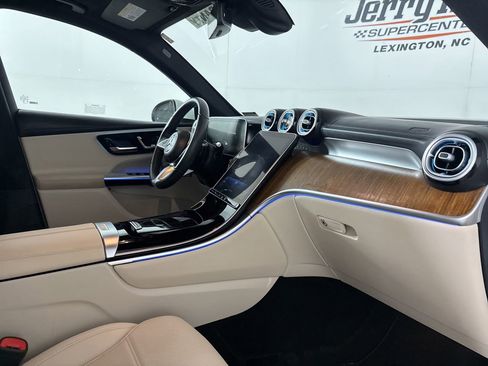 Used 2023 Mercedes-Benz GLC 300 4MATIC image 29