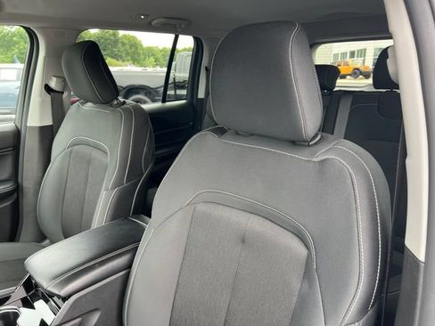 Used 2023 Jeep Grand Cherokee Laredo w/ Luxury Tech Group I AWD/4WD image 13