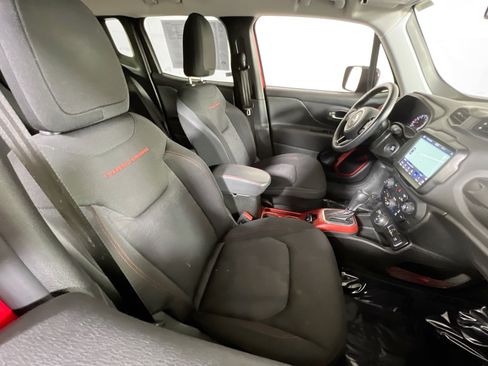 Used 2022 Jeep Renegade Trailhawk AWD/4WD image 27