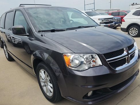 Used 2019 Dodge Grand Caravan SXT FWD image 3