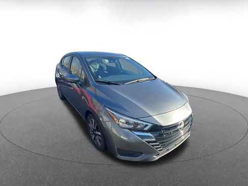 Used 2025 Nissan Versa SV image 4