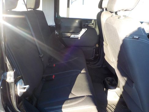 Used 2016 Jeep Wrangler Unlimited Rubicon w/ Connectivity Group image 12