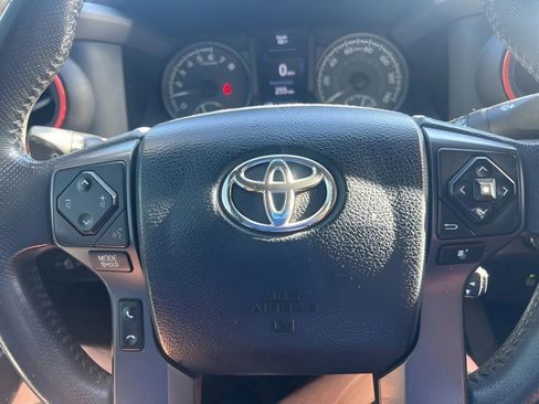 Used 2017 Toyota Tacoma TRD Off-Road AWD/4WD image 27